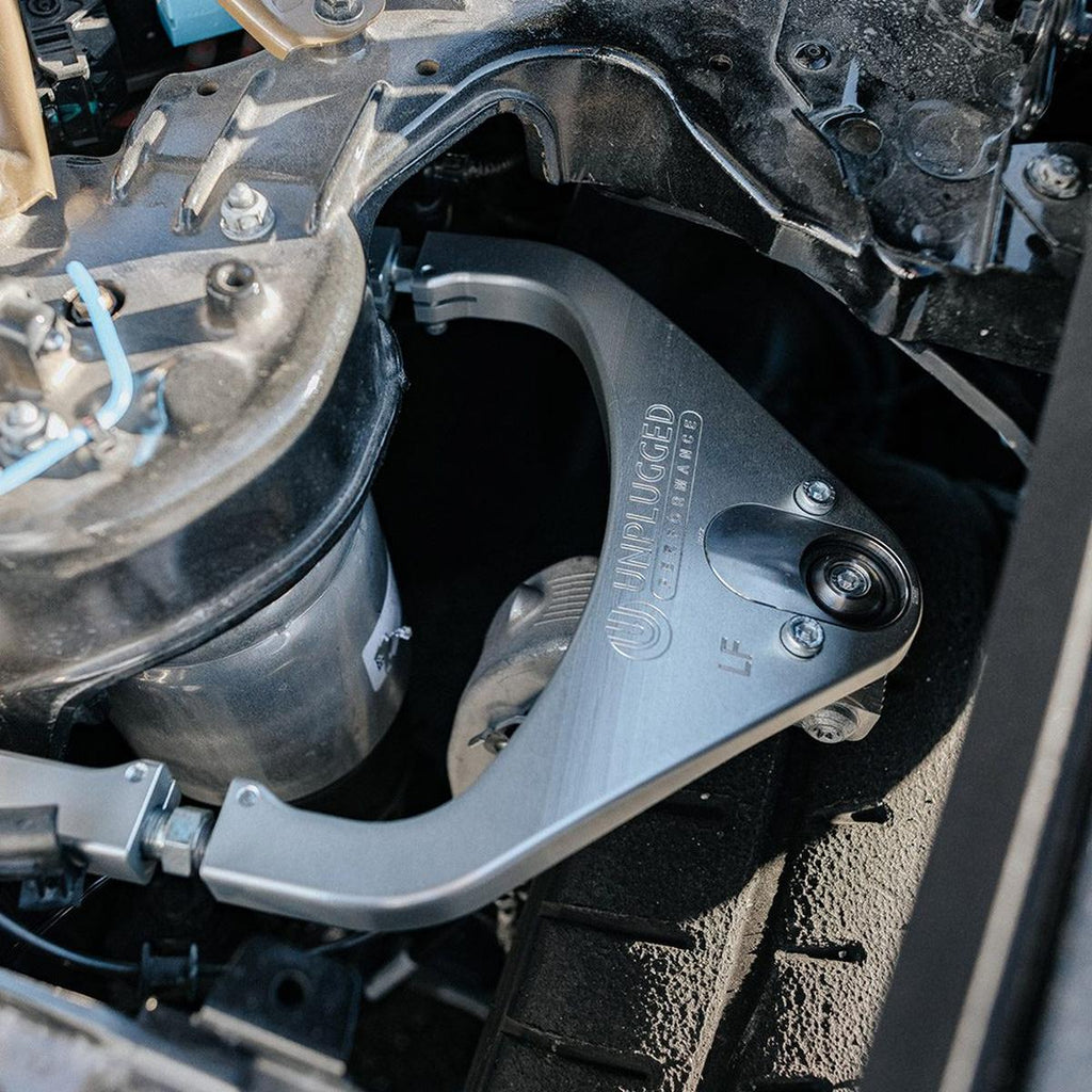 Forreste øvre styrearmsæt - Ultimate Edition (FUCA) Unplugged Performance Tesla Model S Plaid + LR