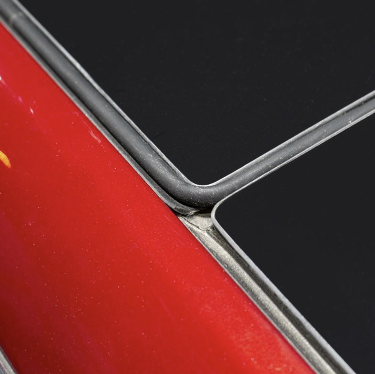 Taklist rund Tesla Model Y