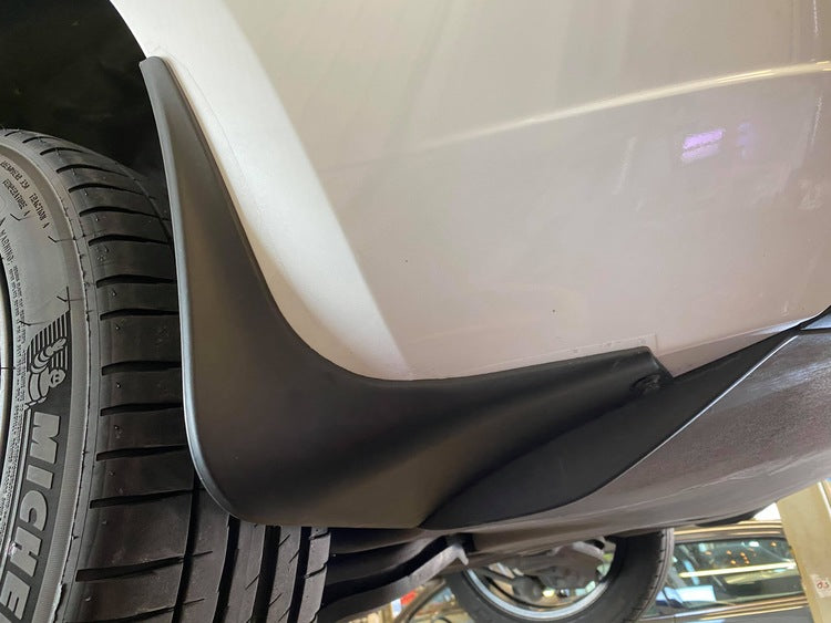 Model 3 Splashback - mattamusta raskas suojakalvolla varustettuna