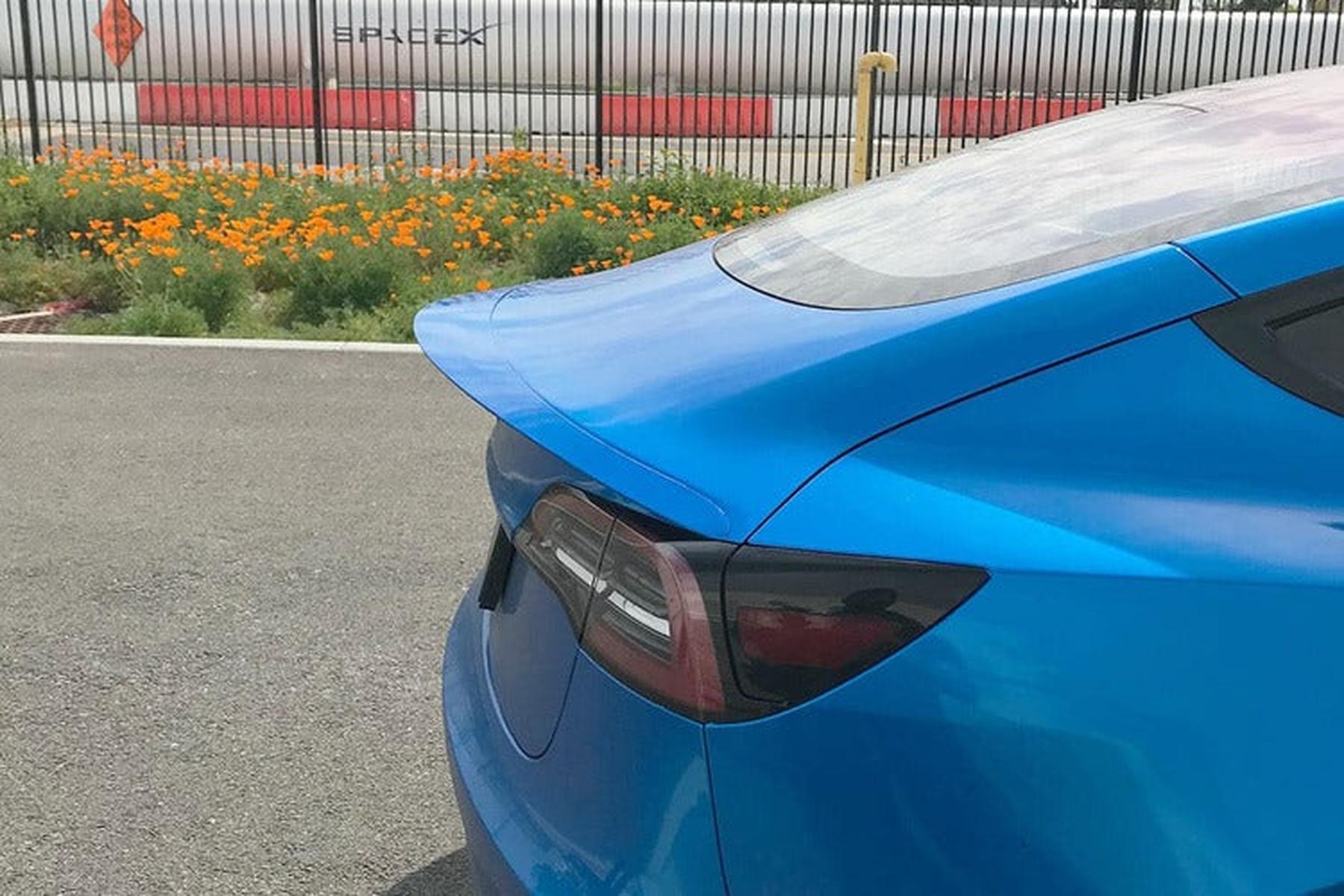 Unplugged Performance - aerodynamisk spoiler til Model 3