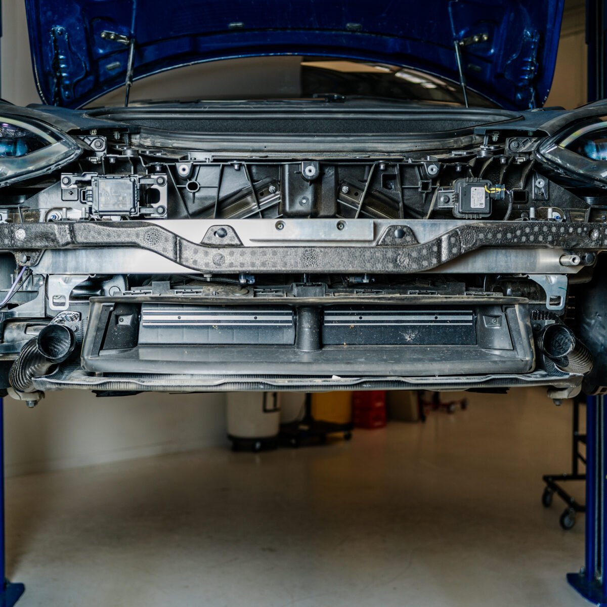 Unplugged Performance - Model S ruudullinen hiilikuituinen Racing Brake Duct Kit (edessä) 2021+.