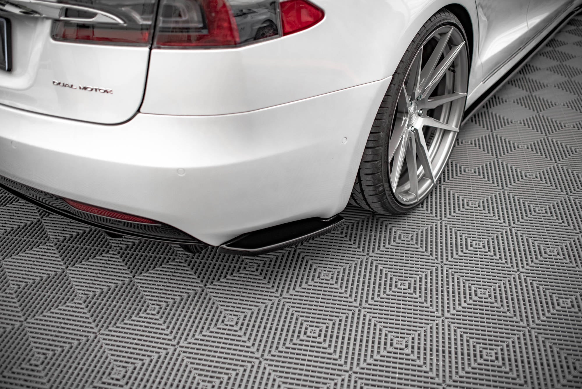 Bakre Sido Splitter Maxton Design Tesla Model S