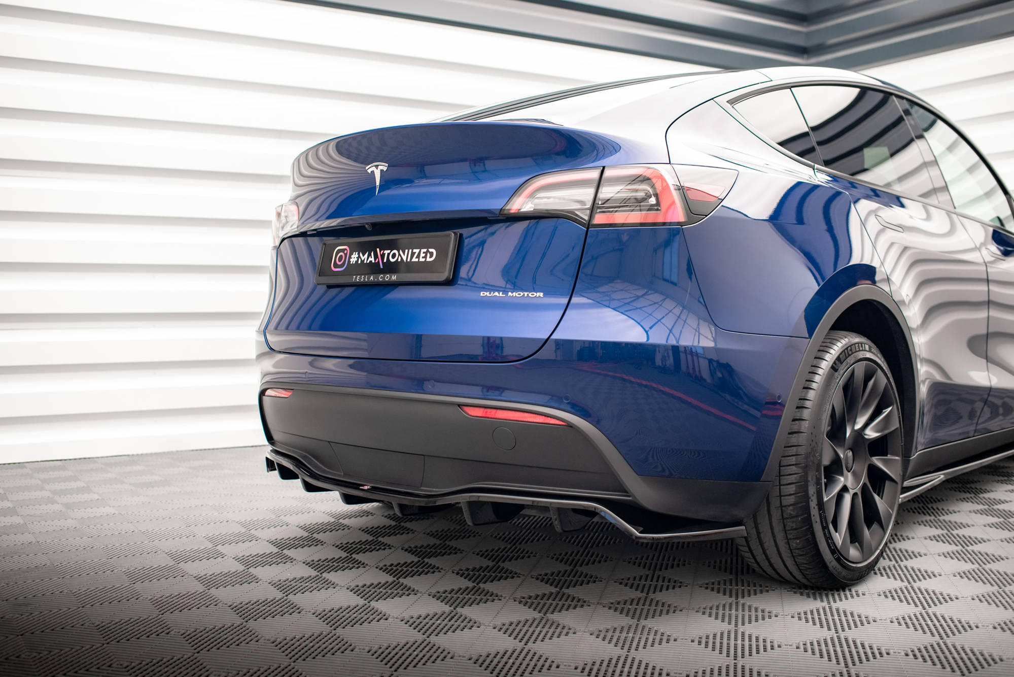 Diffuser Maxton Design Tesla Model Y