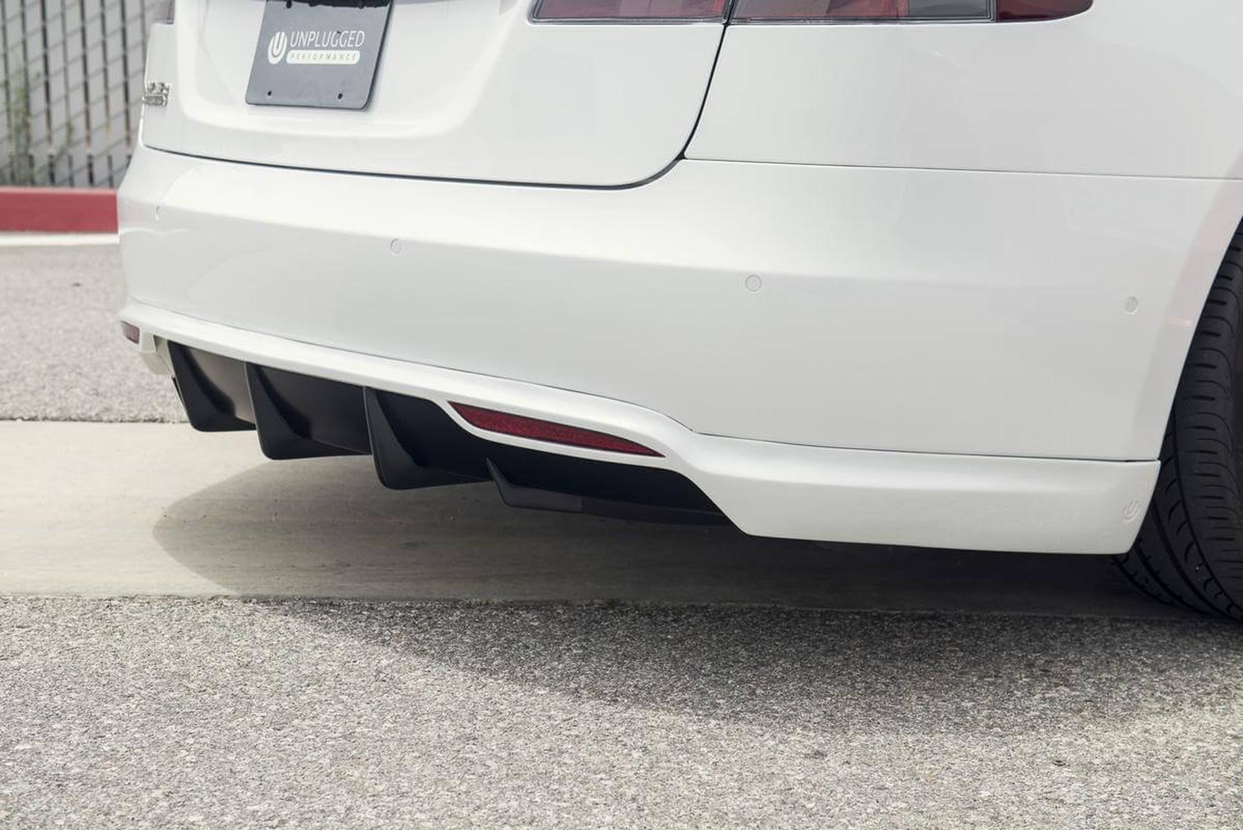 Unplugged Performance - Model S bageste underspoiler og diffusersystem (2012-2016.5)