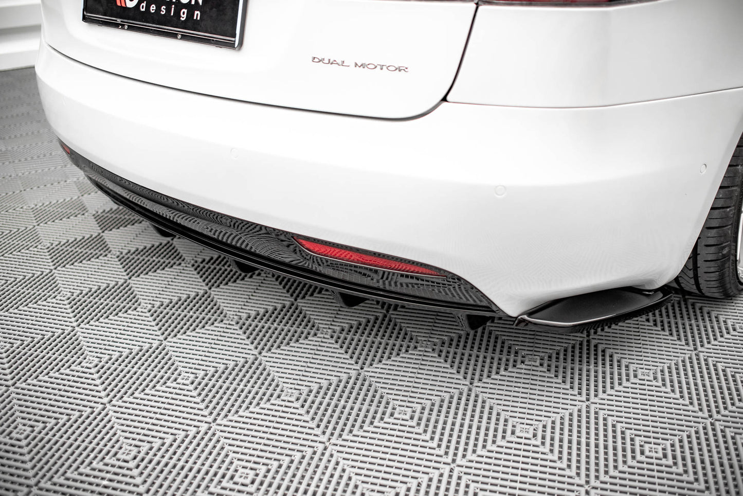 Maxton Design - Model S rear diffuser
