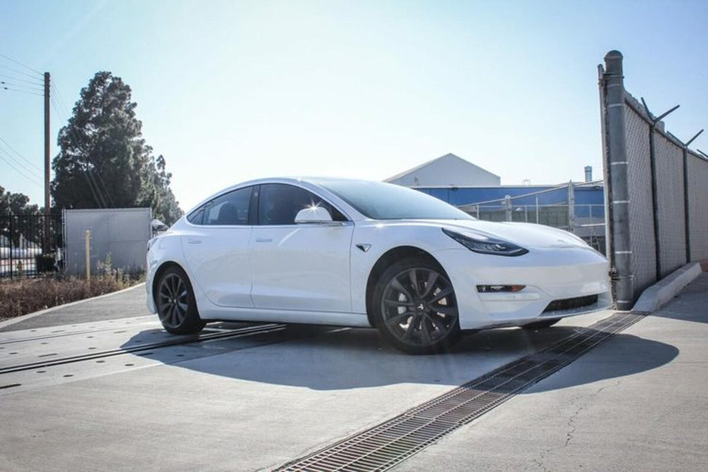 Unplugged Performance - Model 3's forside