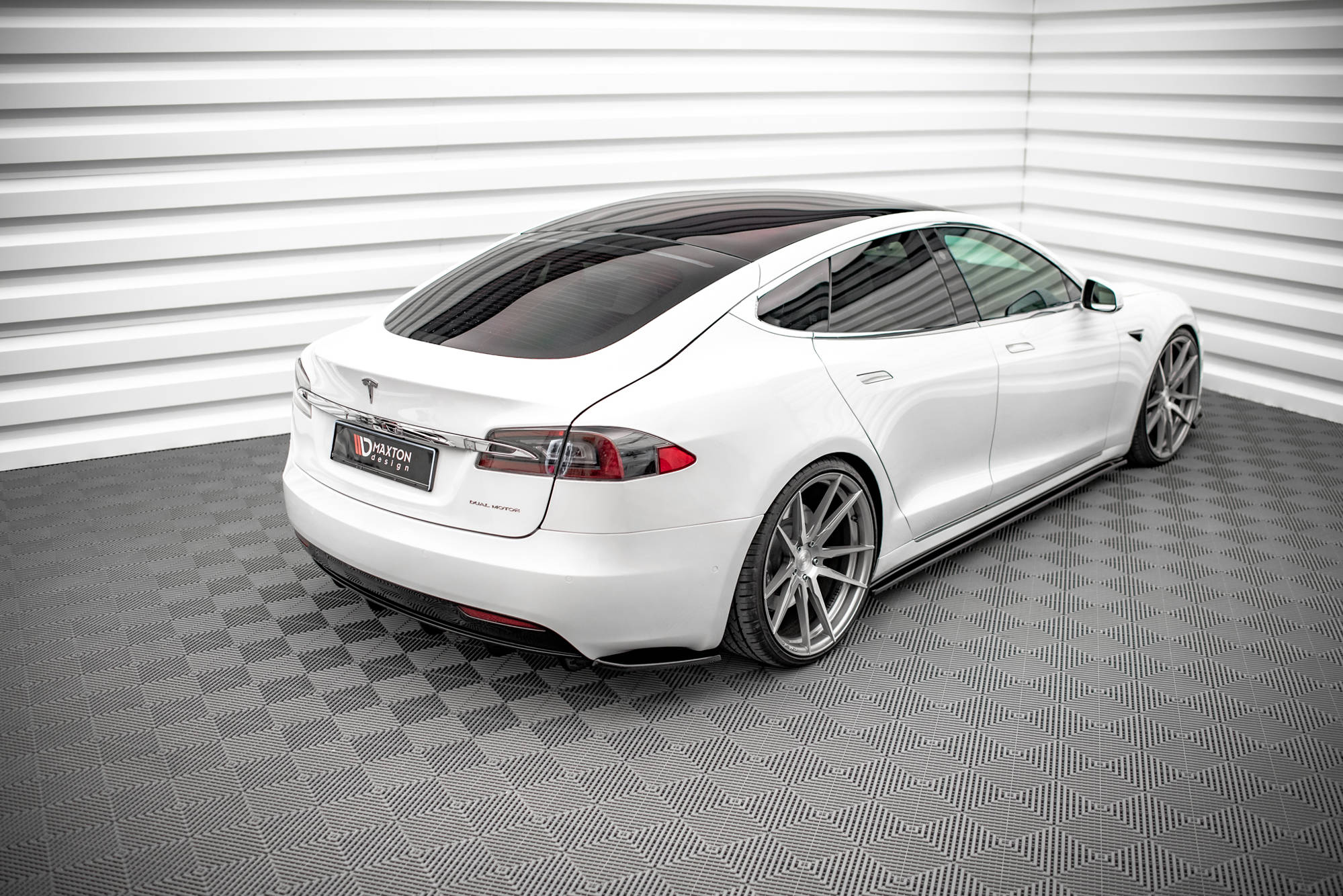 Sidokjol Maxton Design Tesla Model S
