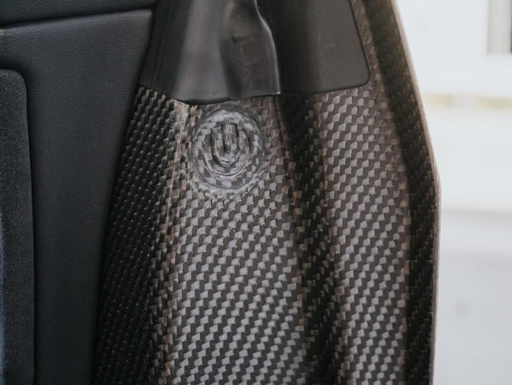 Unplugged Performance - Model 3 dörrar i kolfiber