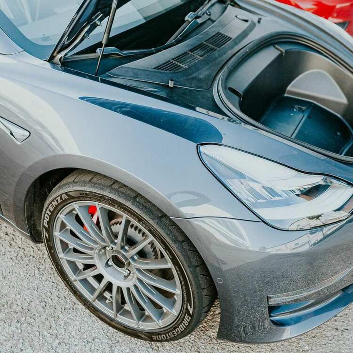 Unplugged Performance - Model 3 Autocross spec justerbart støddæmpersæt