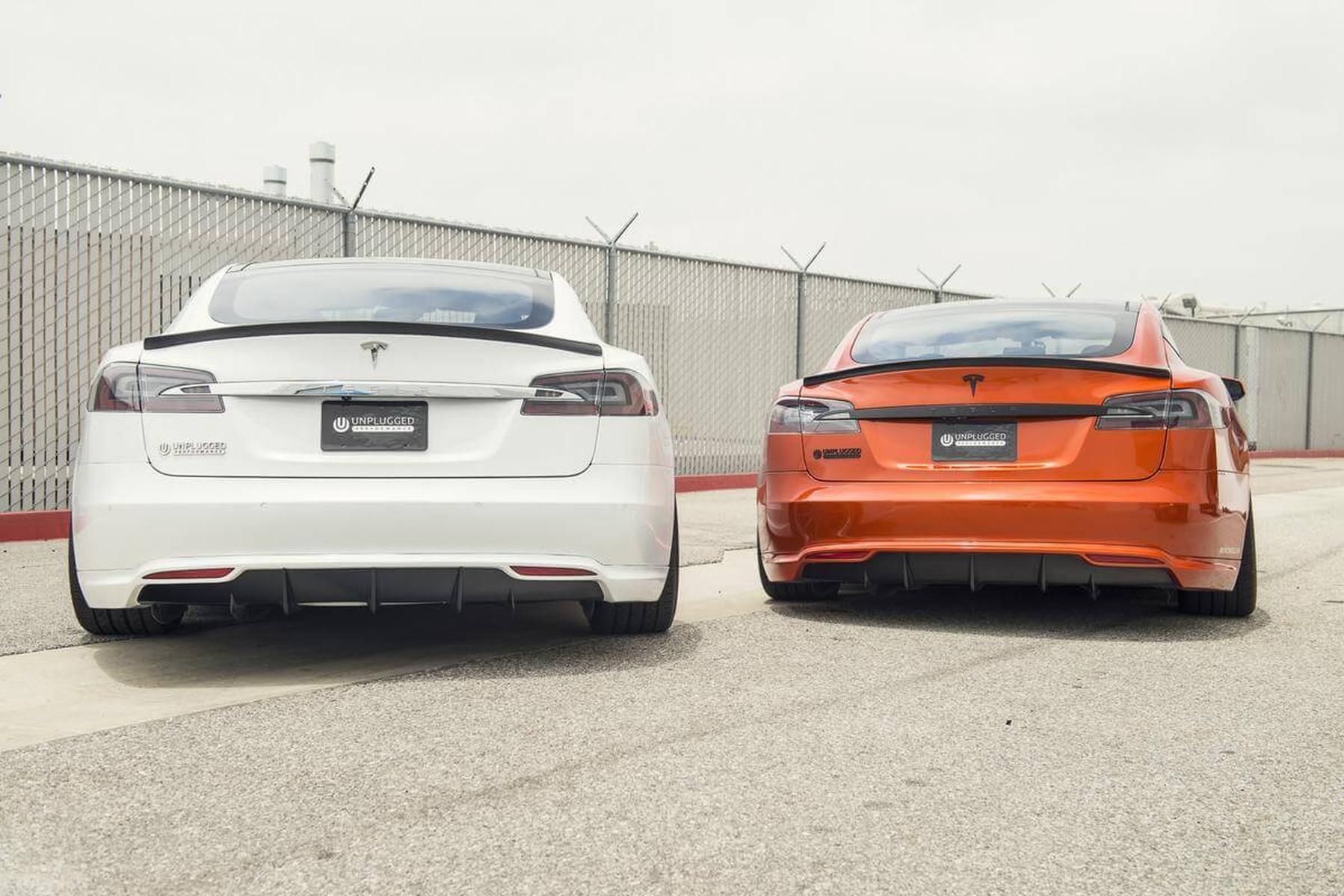 Unplugged Performance - Model S bageste underspoiler og diffusersystem (2012-2016.5)