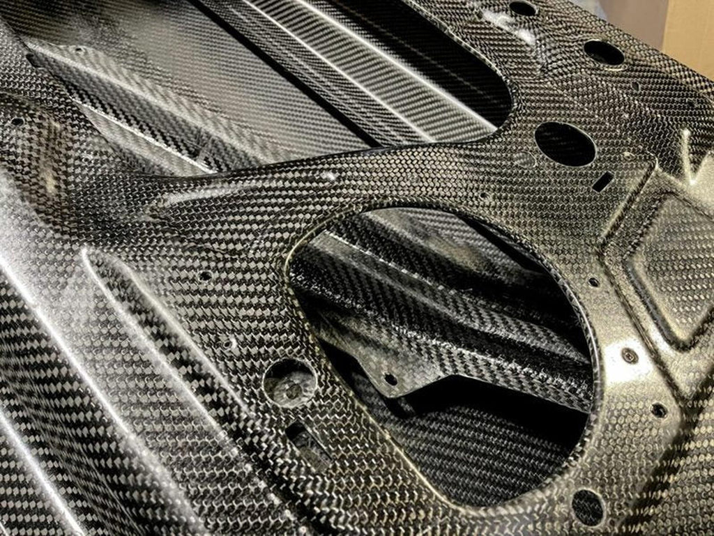 Unplugged Performance - Model 3 dörrar i kolfiber