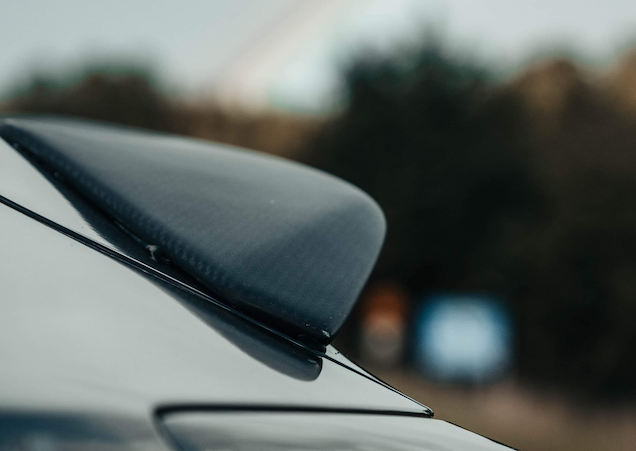 Model 3 V-spoiler kulfiber mat/blank