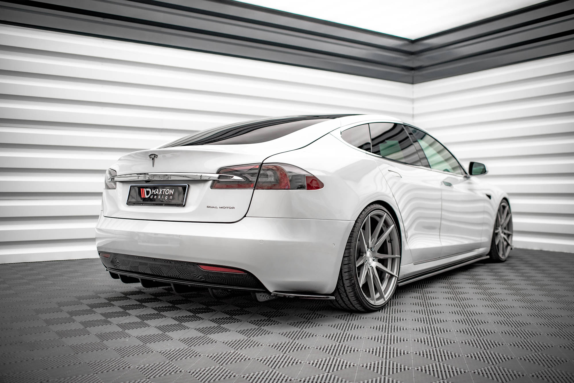 Bakre Diffuser Maxton Design Tesla Model S