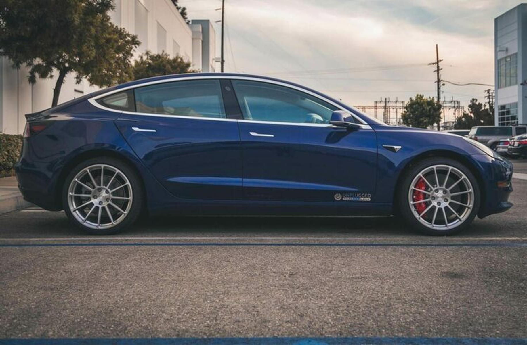 Superlight Carbon Ceramic Unplugged Performance Model 3